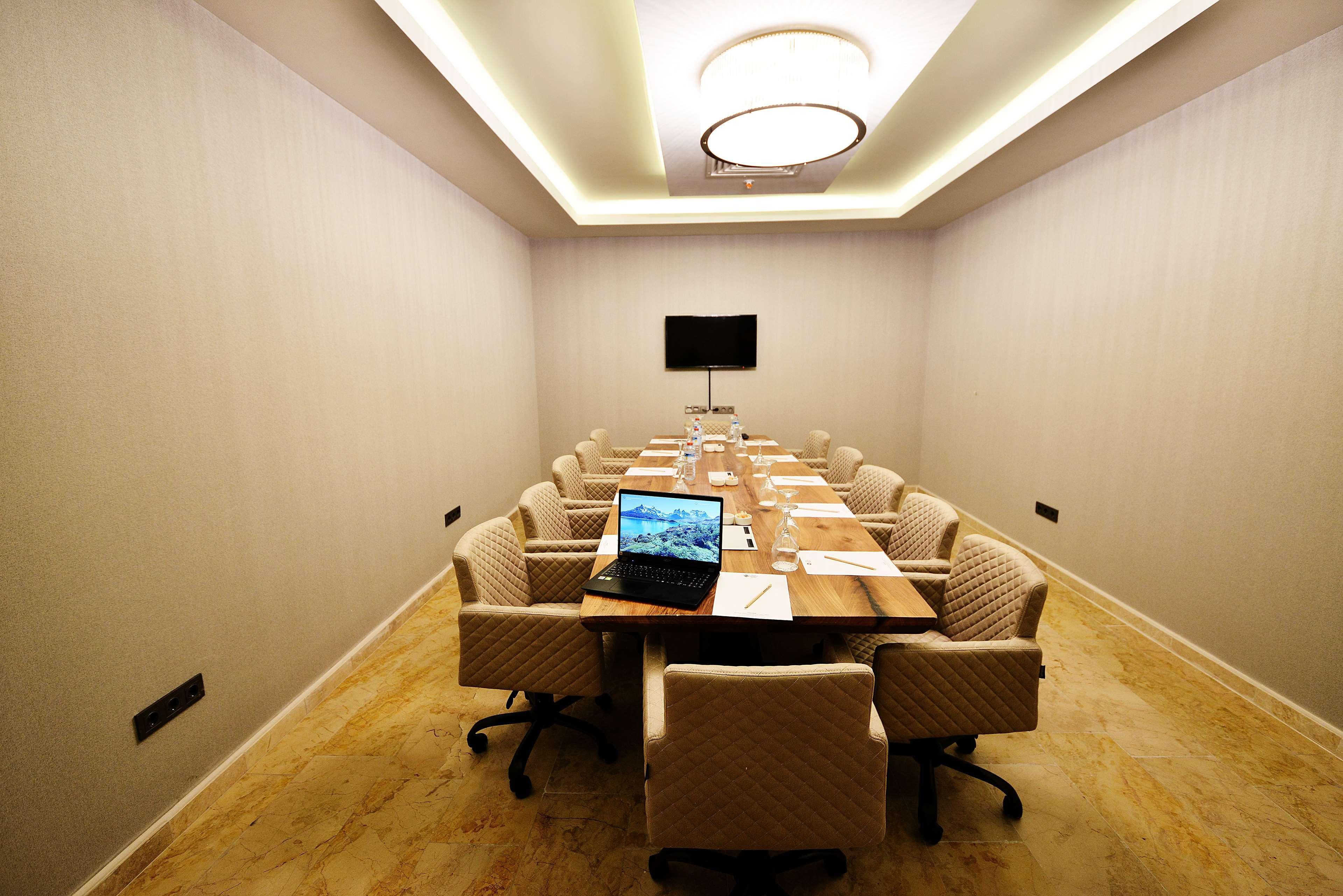 Otel Western Center 4*